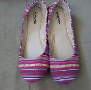 Red stripe shoe/flats